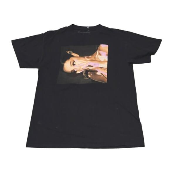 Ariana Grande Graphic T-Shirt | Size Large - Picture 1 of 2